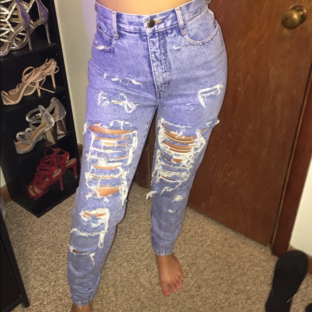 Distressed high waisted jeans